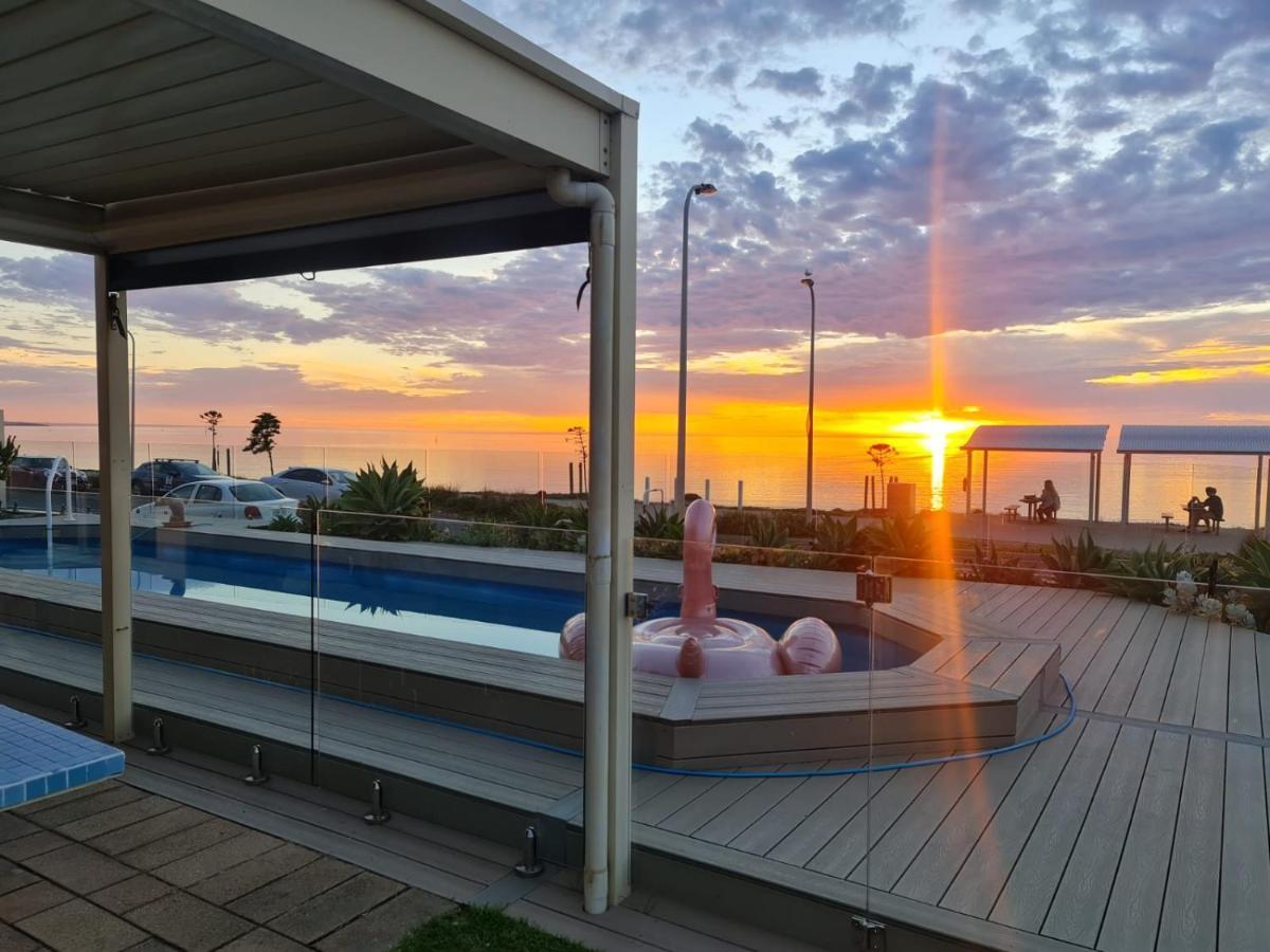 House With Private Beachfront Pool Glenelg
