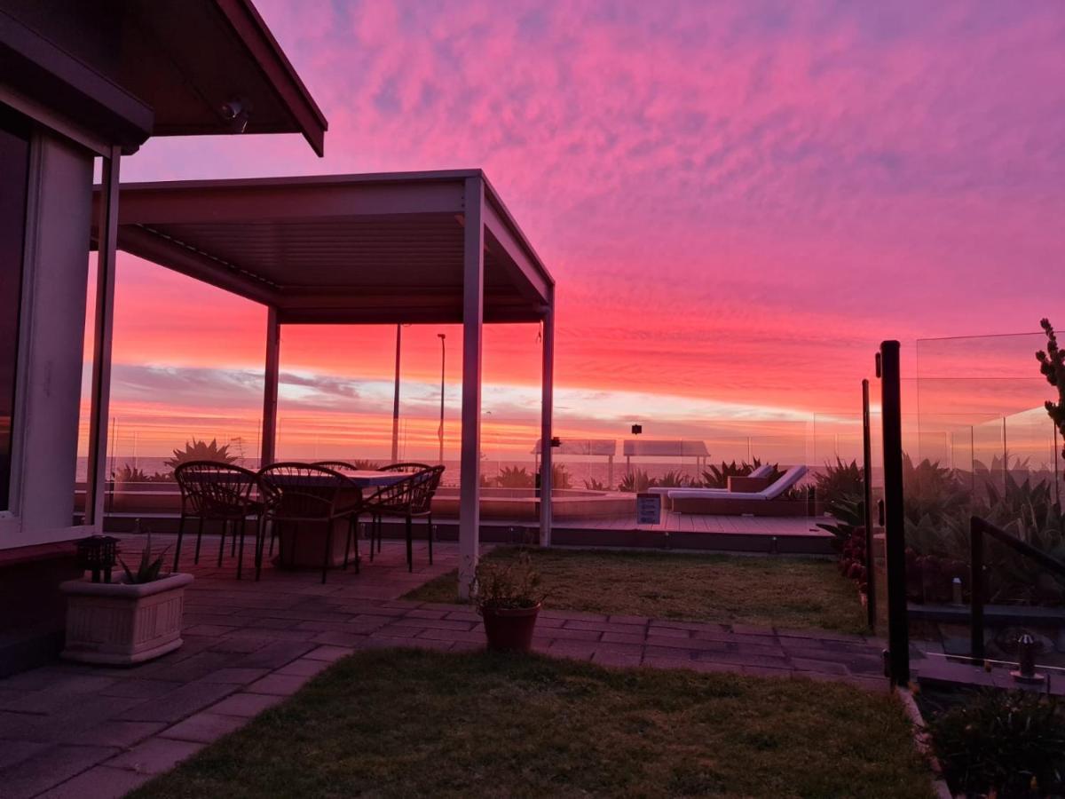 House With Private Beachfront Pool Glenelg