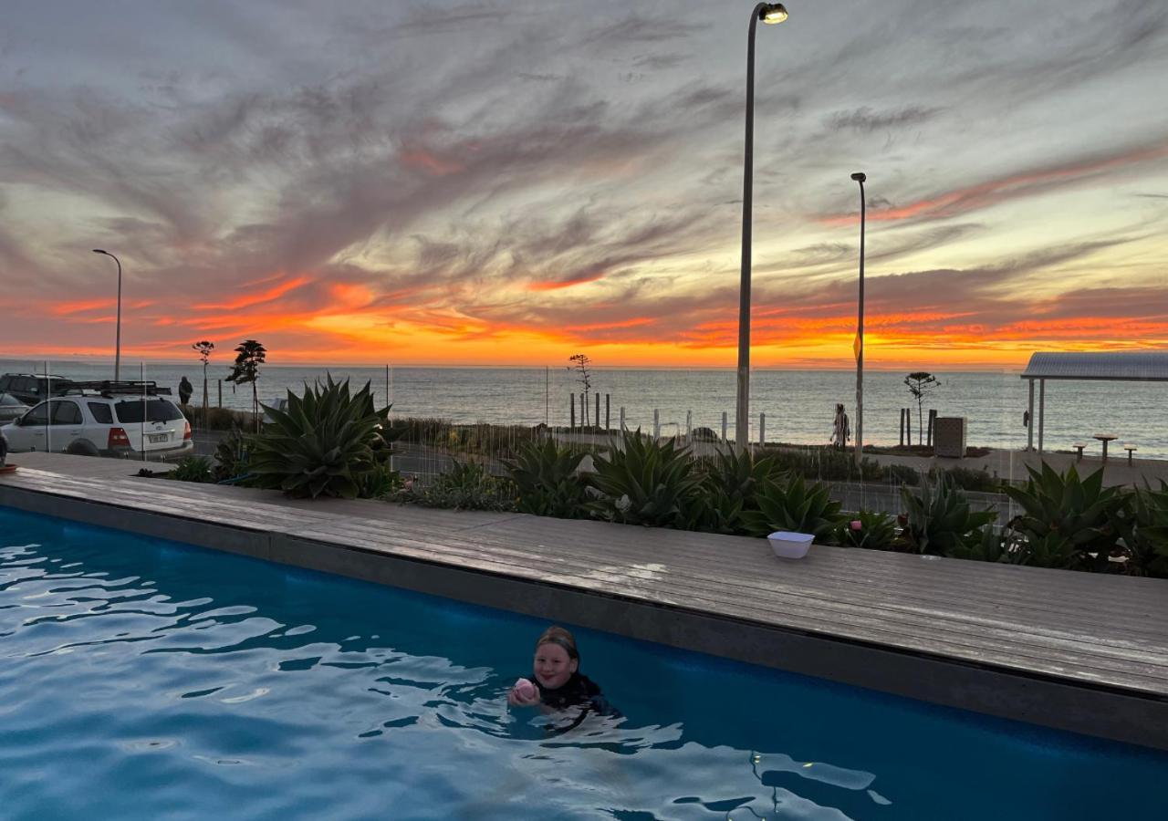 House With Private Beachfront Pool Holiday home Glenelg