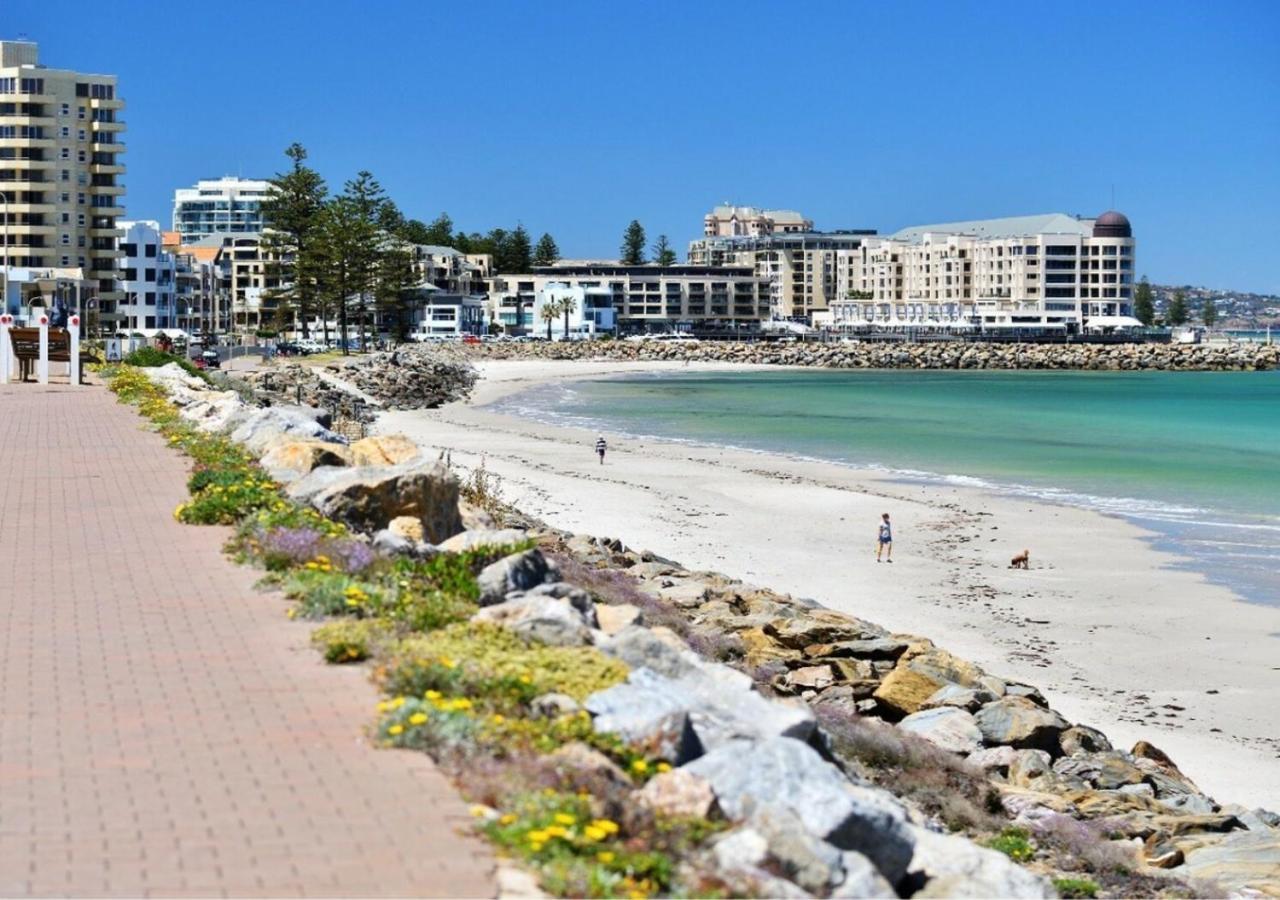 House With Private Beachfront Pool * Glenelg