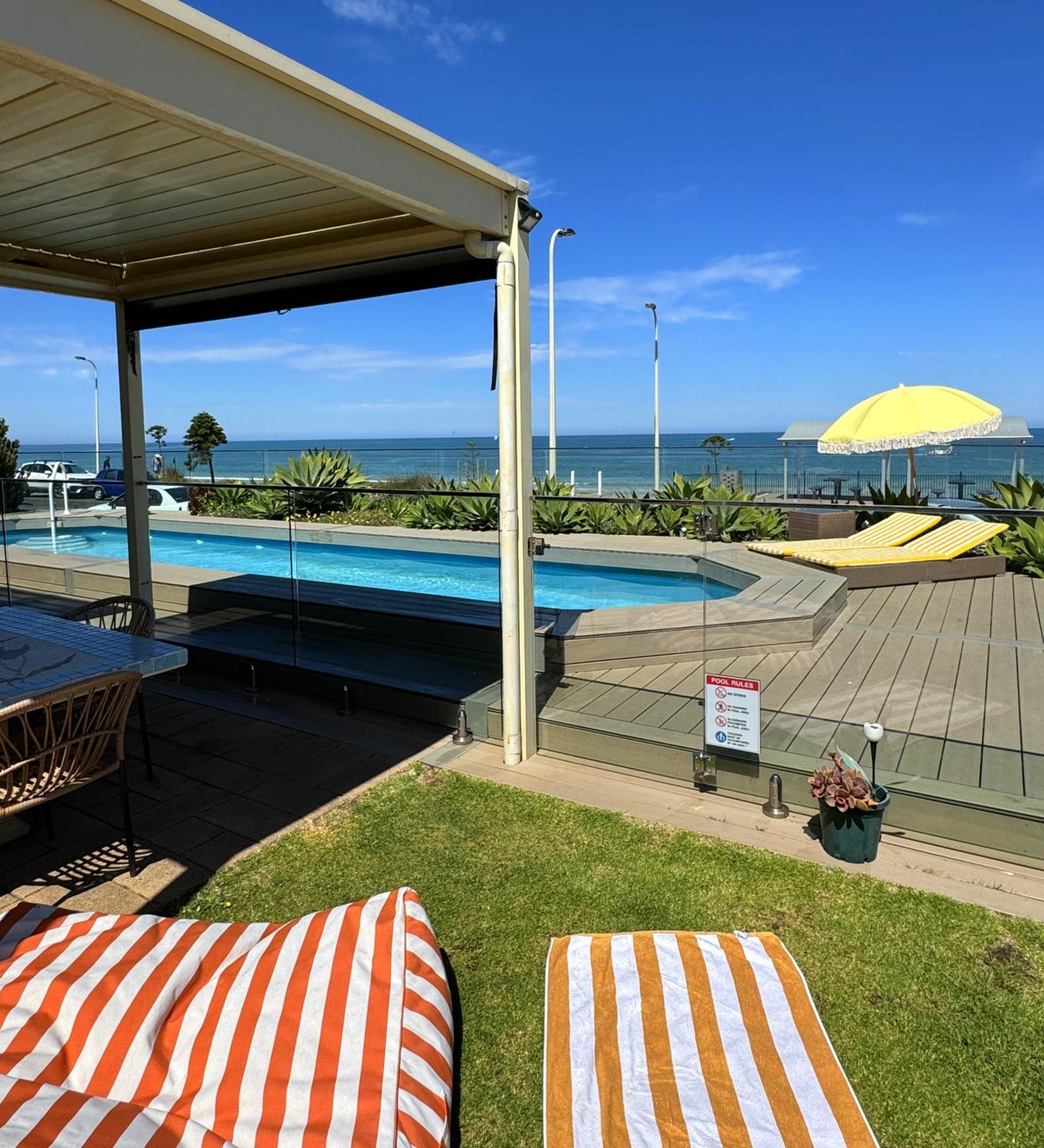 House With Private Beachfront Pool Glenelg