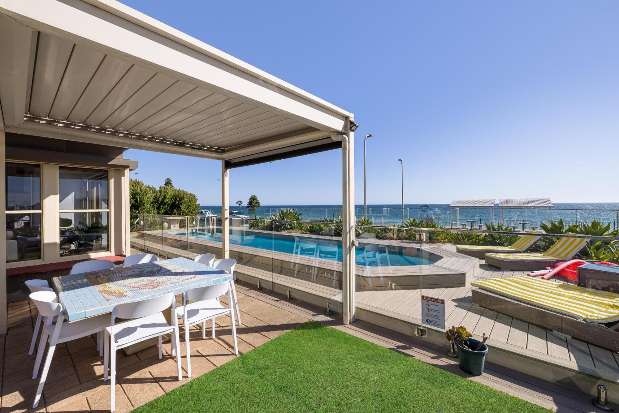 House With Private Beachfront Pool Holiday home *