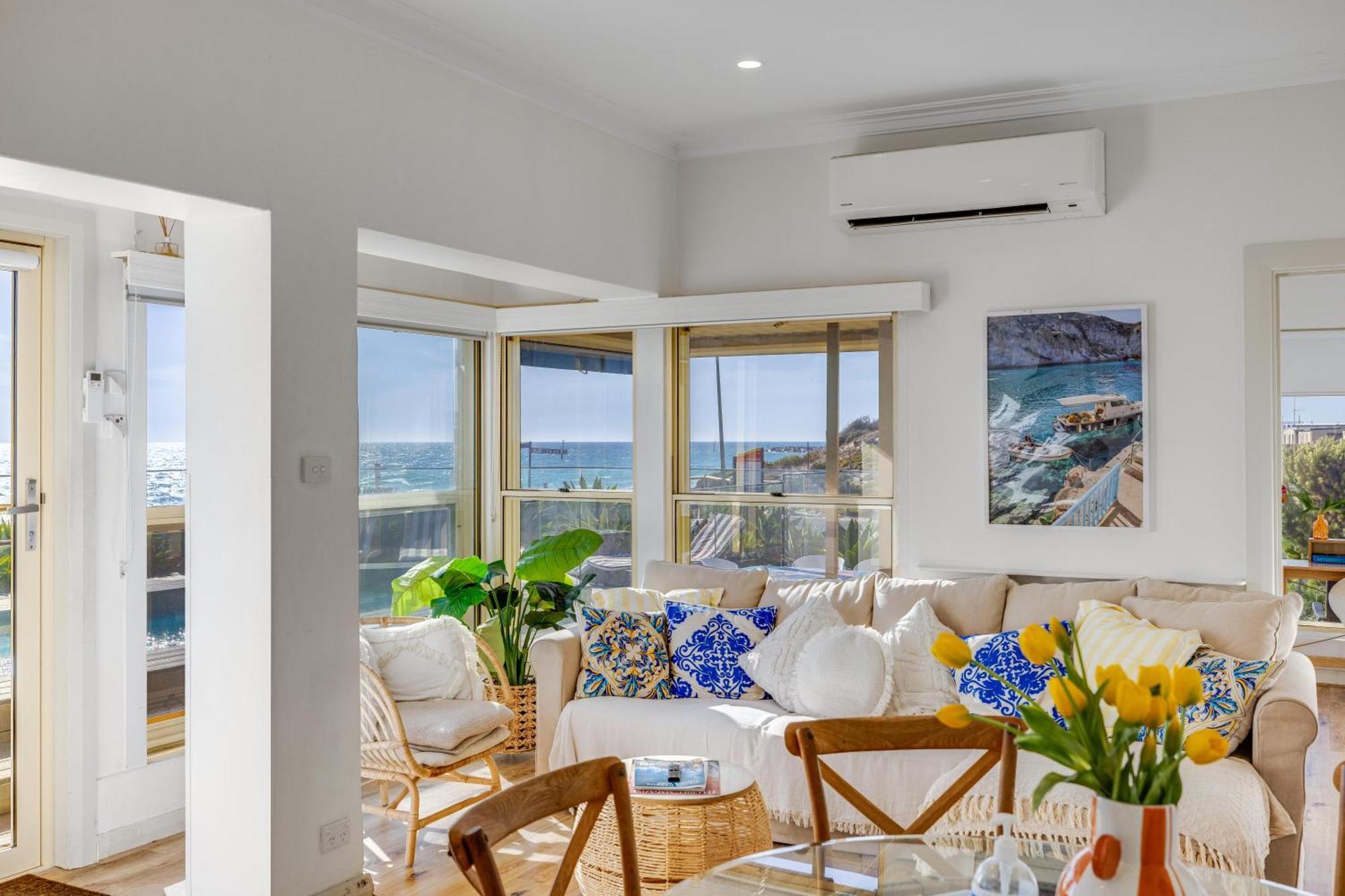 House With Private Beachfront Pool Holiday home *