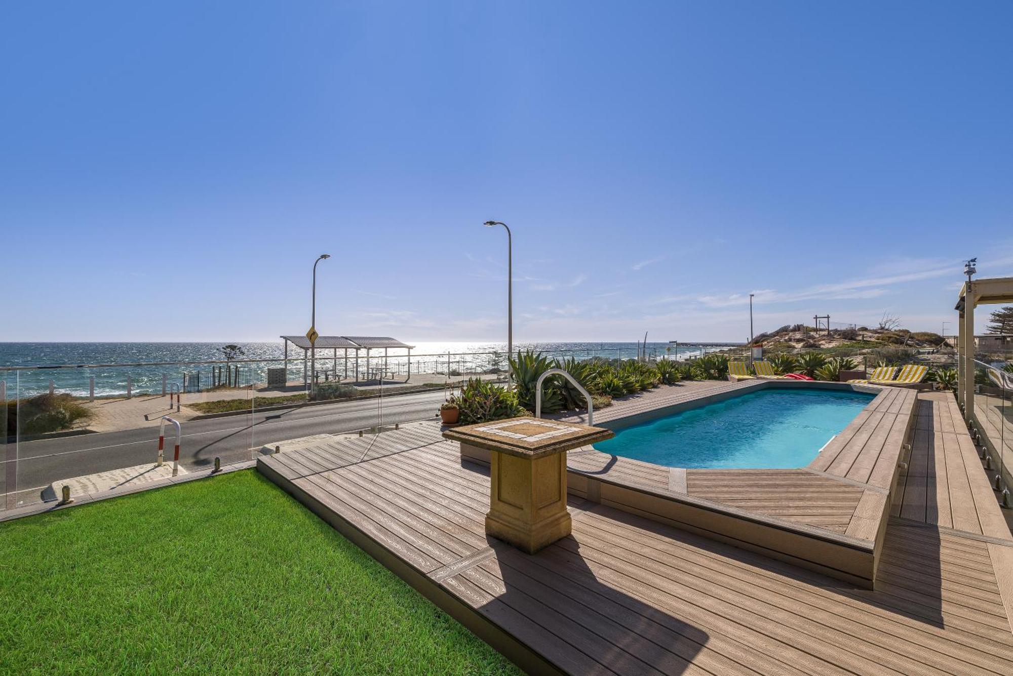 Holiday home House With Private Beachfront Pool Glenelg